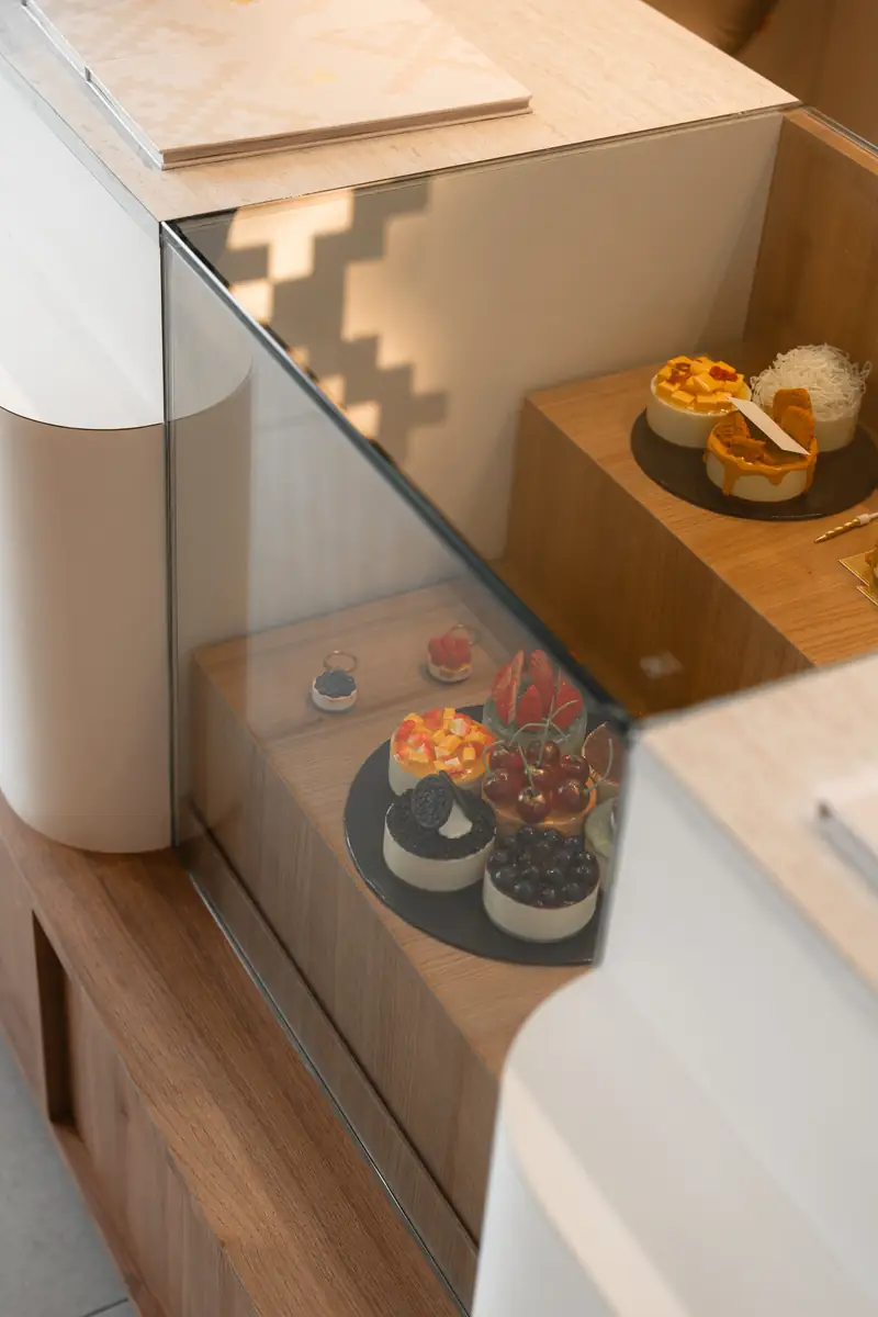 Display models show the real size and look