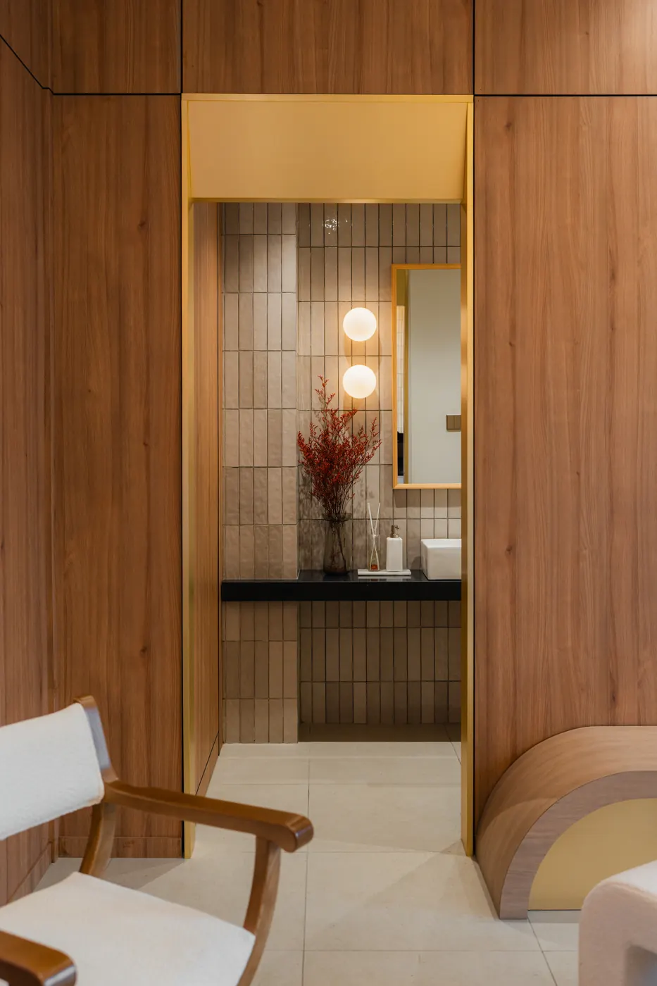 A guest washroom, kept like a hotel